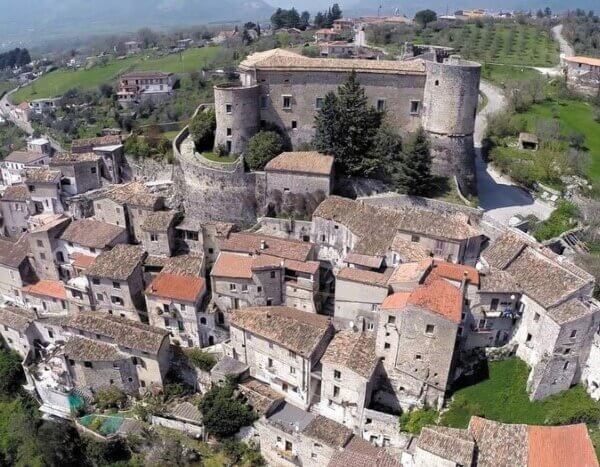 Castello di Prata Sannita e musei militari